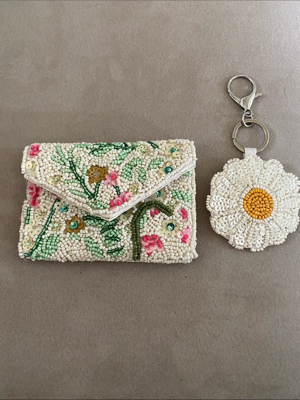 Beaded Floral Envelope Clutch in White with Daisy Keychain SET NEW no box